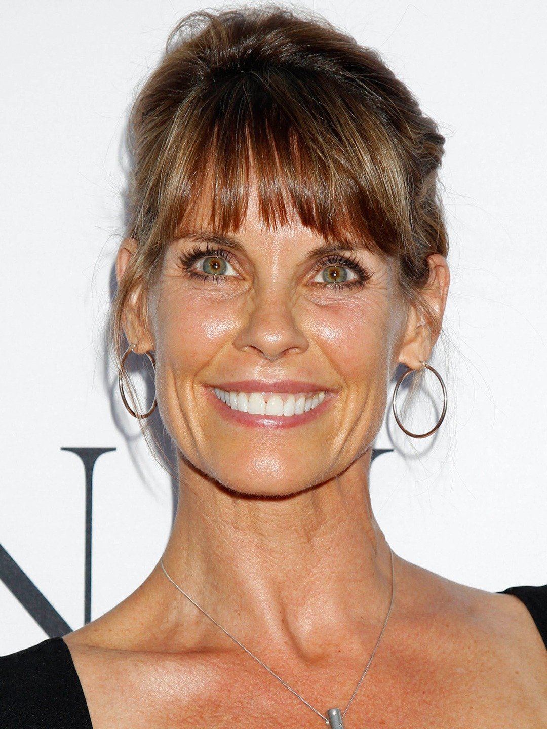 How tall is Alexandra Paul?